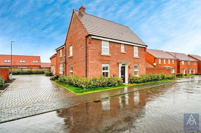 3 Bedroom Semi Detached House For Sale In Alfred Way, Buckingham, Buckinghamshire, MK18