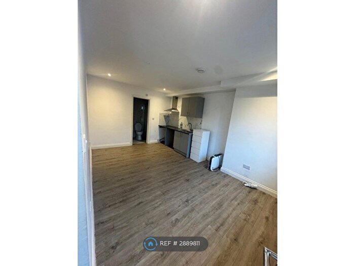 Studio To Rent In The Close, Luton, LU3