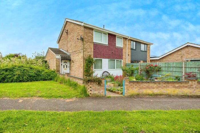 3 Bedroom Semi Detached House For Sale In Belvoir Walk, Bedford, Bedfordshire, MK41