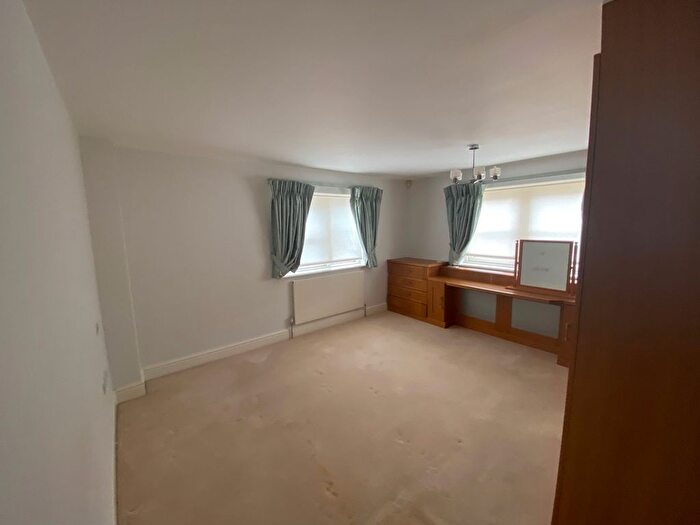 3 Bedroom Flat To Rent In Hendon Lane, Finchley, N3