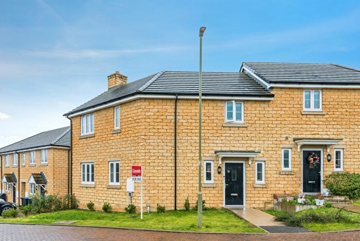 3 Bedroom Semi Detached House For Sale In Empson Crescent, Witney, OX28