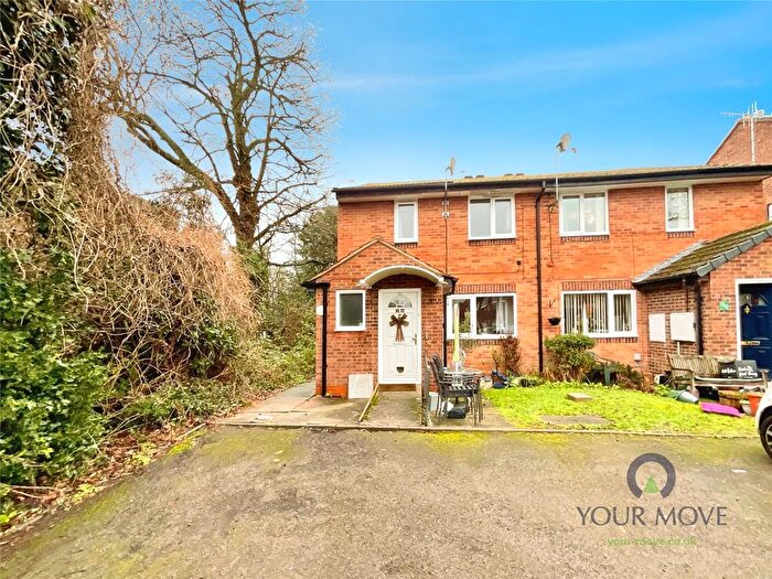 2 Bedroom Maisonette For Sale In Oakhurst Drive, Bromsgrove, Worcestershire, B60