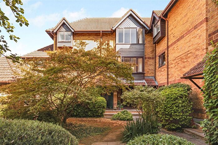 1 Bedroom Flat For Sale In Linwood Close, Camberwell, London, SE5