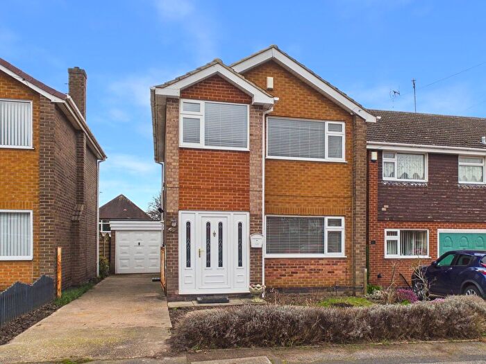 3 Bedroom Detached House For Sale In Castle Close, Calverton, Nottingham, NG14