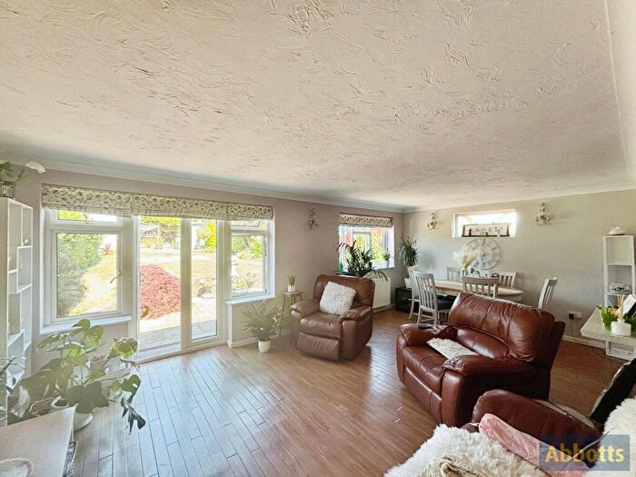 3 Bedroom Bungalow To Rent In Rayleigh Road, Leigh-on-Sea, SS9