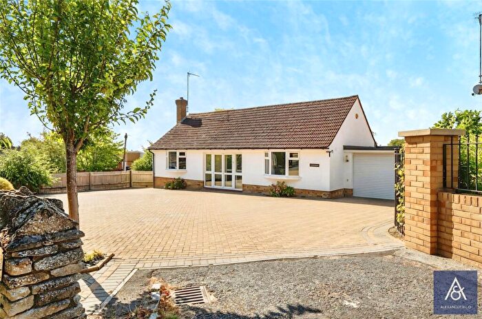 2 Bedroom Bungalow For Sale In Buckingham Road, Brackley, Northamptonshire, NN13