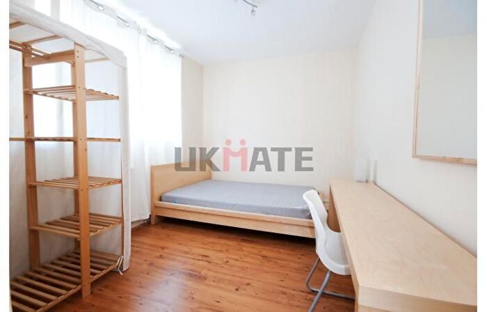 4 Bedroom Property To Rent In County Street, London, SE1