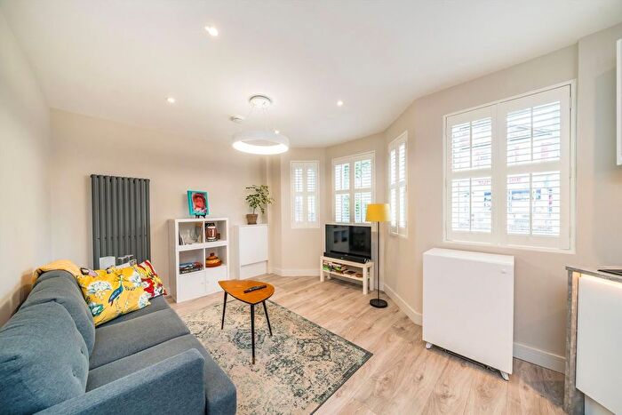 2 Bedroom Maisonette For Sale In Seely Road, Tooting, SW17