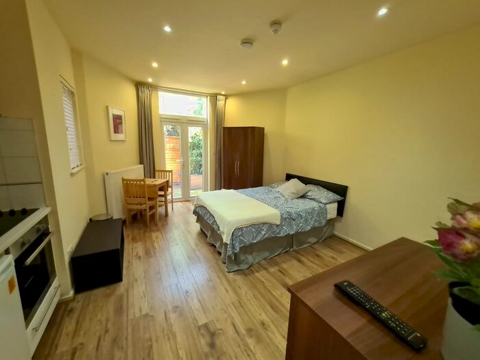 Studio To Rent In Chatsworth Road, London, NW2