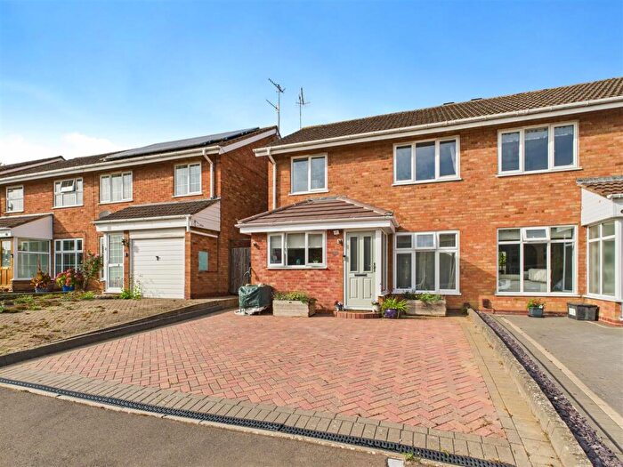 3 Bedroom Semi-Detached House For Sale In Avonbrook Close, Stratford-Upon-Avon, CV37