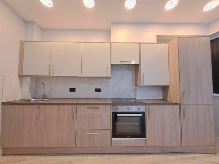 1 Bedroom Flat To Rent In Western Road, Gidea Park, Romford, RM1