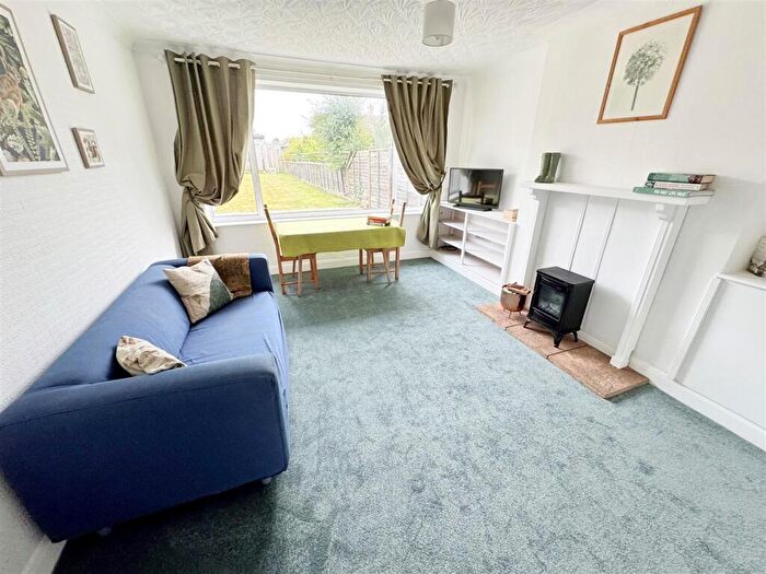 2 Bedroom Semi-Detached Bungalow For Sale In Silver Street, Holton-Le-Clay, Grimsby, N.E. Lincs, DN36