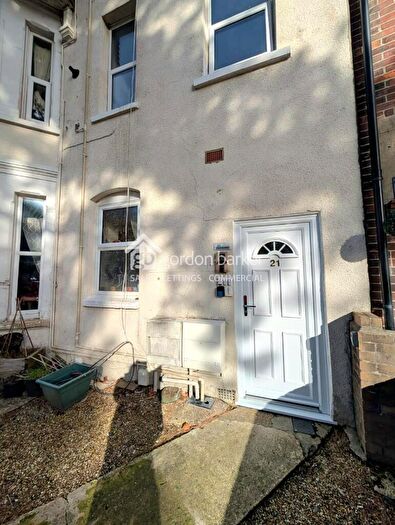 1 Bedroom Flat To Rent In The Crescent, Bournemouth, Dorset, BH1