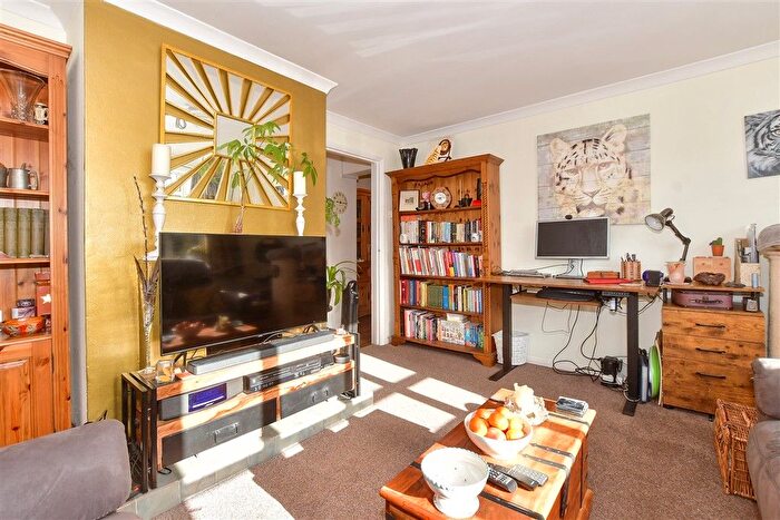 2 Bedroom Maisonette For Sale In Hanbury Lane, Haywards Heath, West Sussex, RH16