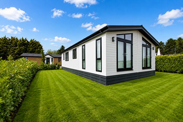 2 Bedroom Park Home For Sale In Market Rasen, Lincolnshire, LN8
