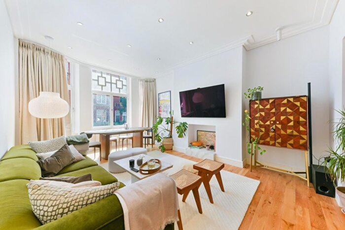 2 Bedroom Flat To Rent In Montagu Mansions, Marleybone, London, W1U