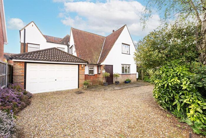 4 Bedroom Detached House For Sale In Cornwall Road, Harpenden, AL5