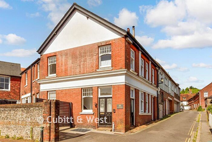 2 Bedroom Flat For Sale In Market Lane, Lewes, East Sussex, BN7