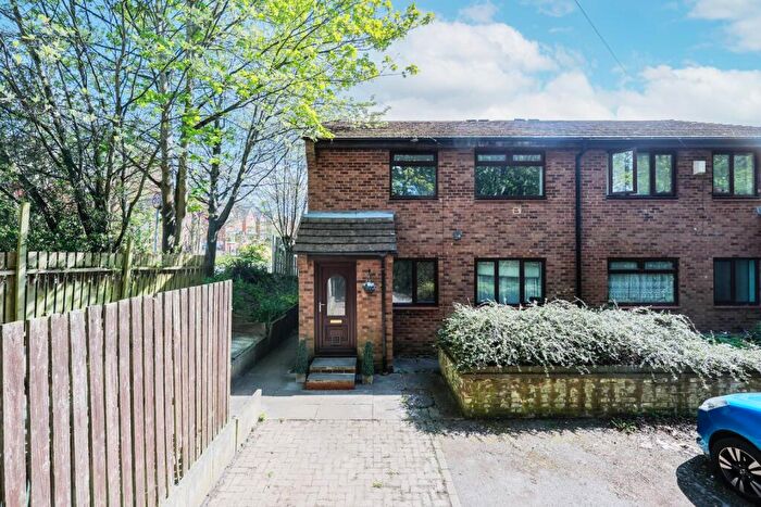 2 Bedroom Flat For Sale In Silk Mill Way, Leeds, West Yorkshire, LS16