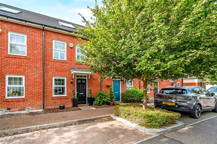 3 Bedroom Terraced House For Sale In Erickson Gardens, Bromley, BR2