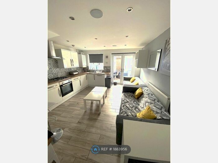 6 Bedroom Terraced House To Rent In Parkfield Place, Cardiff, CF14