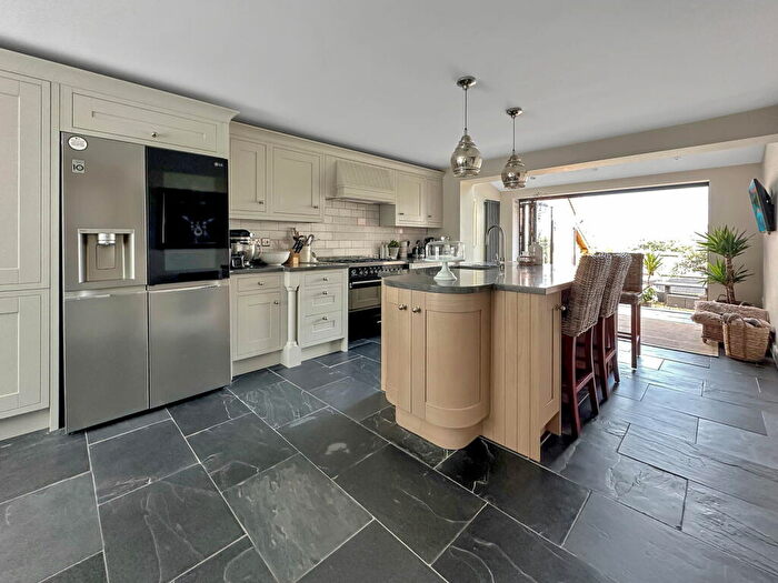 4 Bedroom Detached House For Sale In Gladstone Road, Melksham, SN12