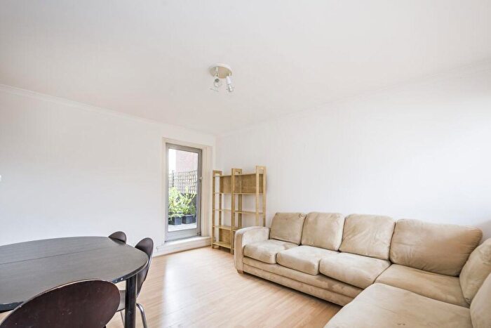 2 Bedroom Apartment To Rent In Parkgate Road, SW11