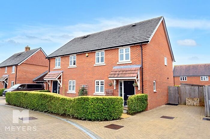 3 Bedroom Semi-detached House For Sale In Rowan Gardens, Ringwood, BH24