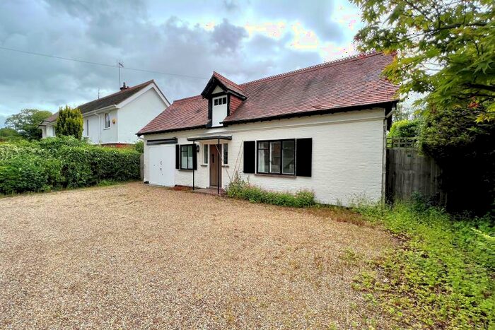 2 Bedroom Detached Bungalow To Rent In Woking, GU22