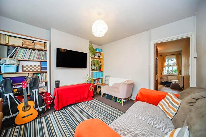 3 Bedroom End Of Terrace House For Sale In Longfield Road, Tring, HP23