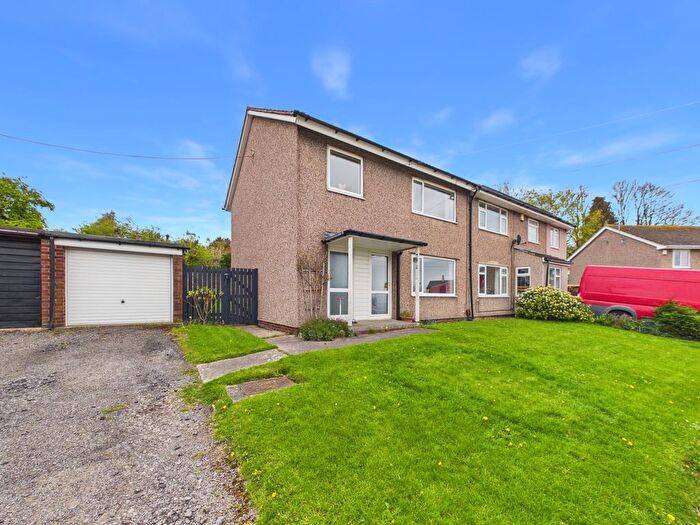 3 Bedroom Semi Detached House For Sale In Thirlmere Drive, Dronfield, Derbyshire, S18