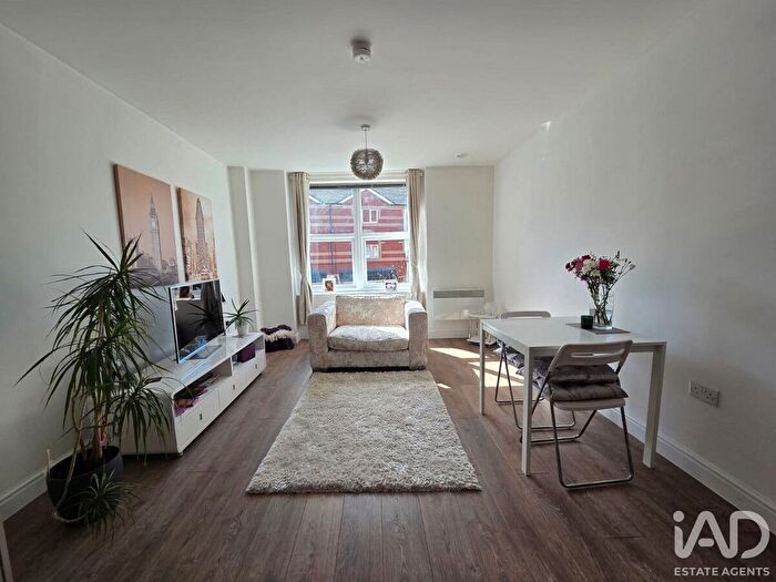 1 Bedroom Flat For Sale In Woodside Park, Rugby, CV21