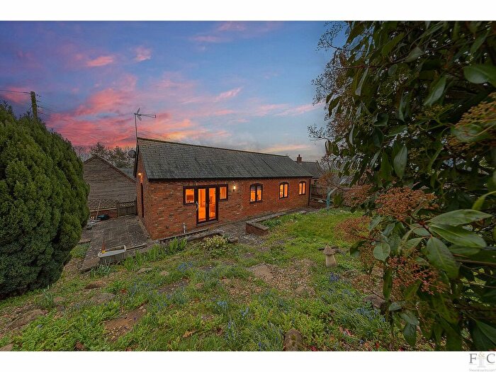 2 Bedroom Barn Conversion For Sale In Rugby Road, South Kilworth, LE17