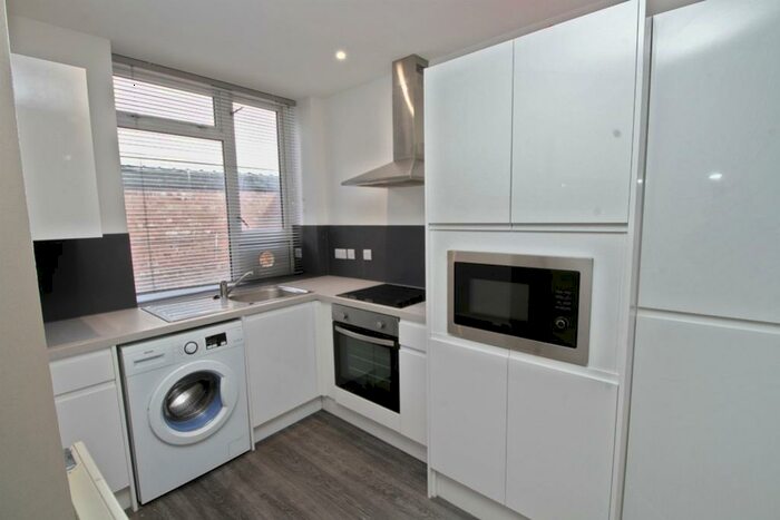 2 Bedroom Flat To Rent In Centre Court, Paragon Street, HU1