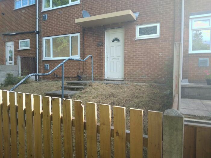 3 Bedroom Town House To Rent In Sherburn Road, Leeds, LS14