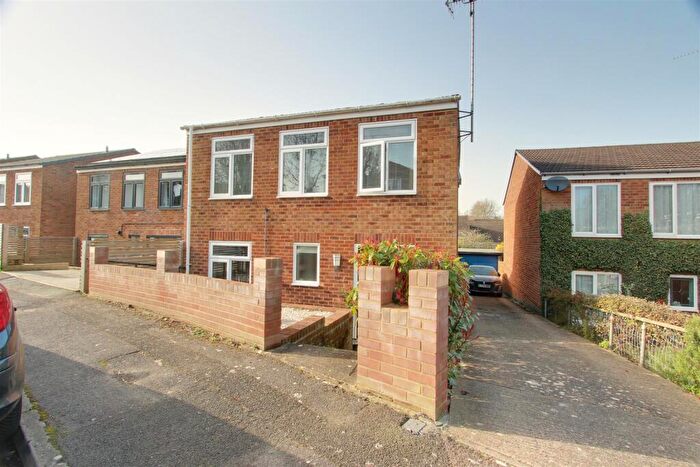 4 Bedroom Detached House For Sale In Mulberry Close, Tring, HP23