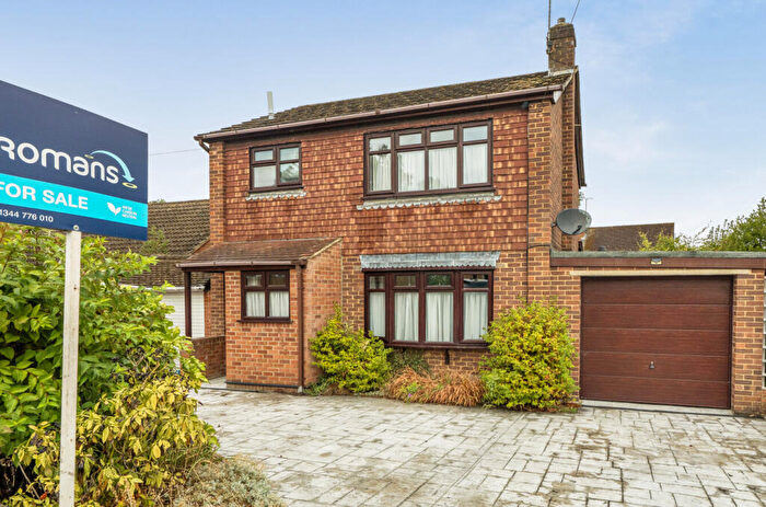 3 Bedroom Detached House For Sale In Ellis Road, Crowthorne, Berkshire, RG45