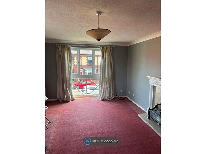2 Bedroom Flat To Rent In Oak Bank, Prestwich, Manchester, M25