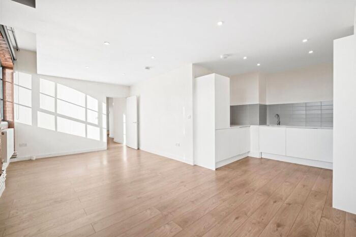 2 Bedroom Flat To Rent In Dove Road, Islington, N1