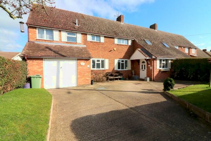 4 Bedroom Semi-Detached House For Sale In Sharpenhoe Road, Streatley, LU3