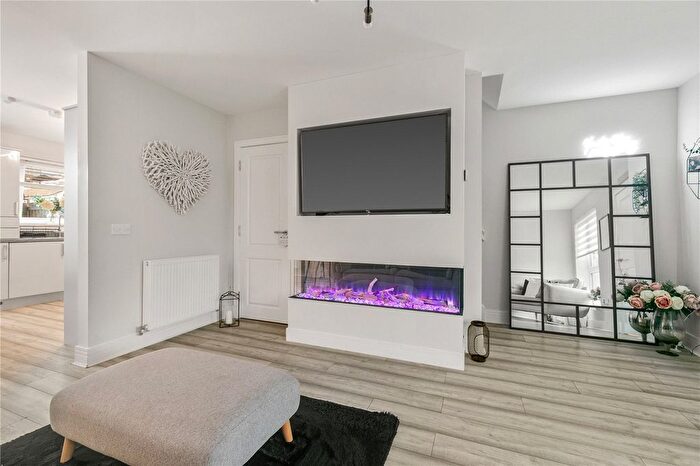 3 Bedroom Terraced House For Sale In Castlegate Lane, Dumbarton, G82