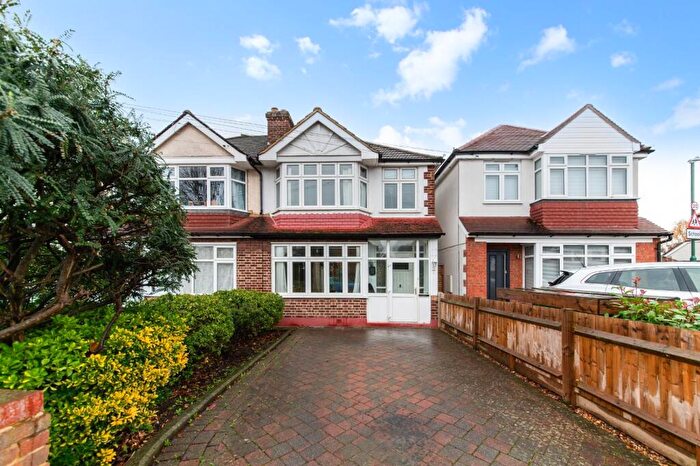 3 Bedroom Semi Detached House For Sale In Brocks Drive, Cheam, Sutton, SM3