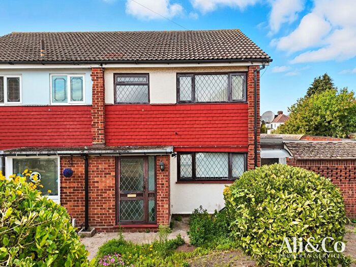 3 Bedroom Semi-detached House For Sale In Waverley Gardens, Grays, RM16