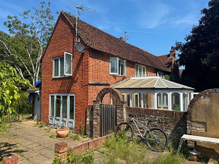 7 Bedroom Property To Rent In Rosemary Lane, Egham, TW20
