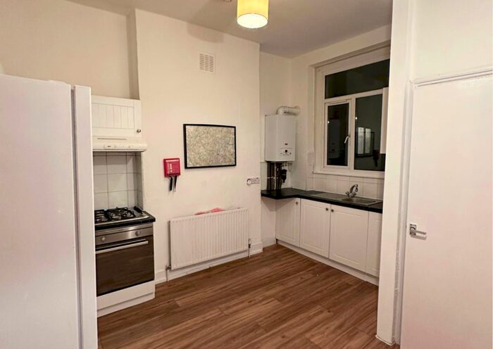 3 Bedroom Flat To Rent In Green Lanes, London, N4