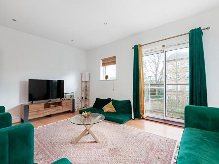 2 Bedroom Flat For Sale In Highfield Close, London, SE13