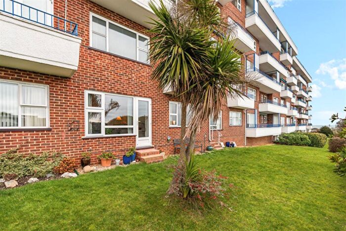 3 Bedroom Flat For Sale In Cliff Road, Eastbourne, BN20