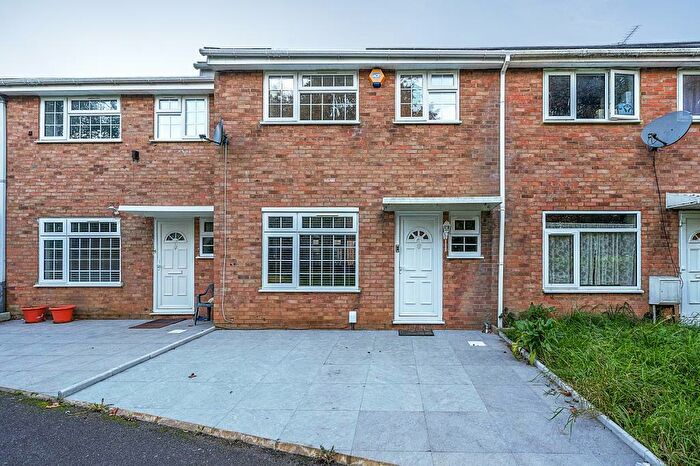 3 Bedroom Terraced House To Rent In Slough, Berkshire, SL2