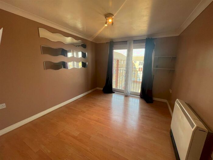 2 Bedroom Flat To Rent In Garner Court, Dunlop Road, Tilbury, RM18