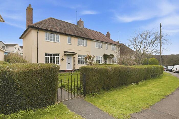 3 Bedroom Semi Detached House For Sale In Dryleaze, Keynsham, BS31